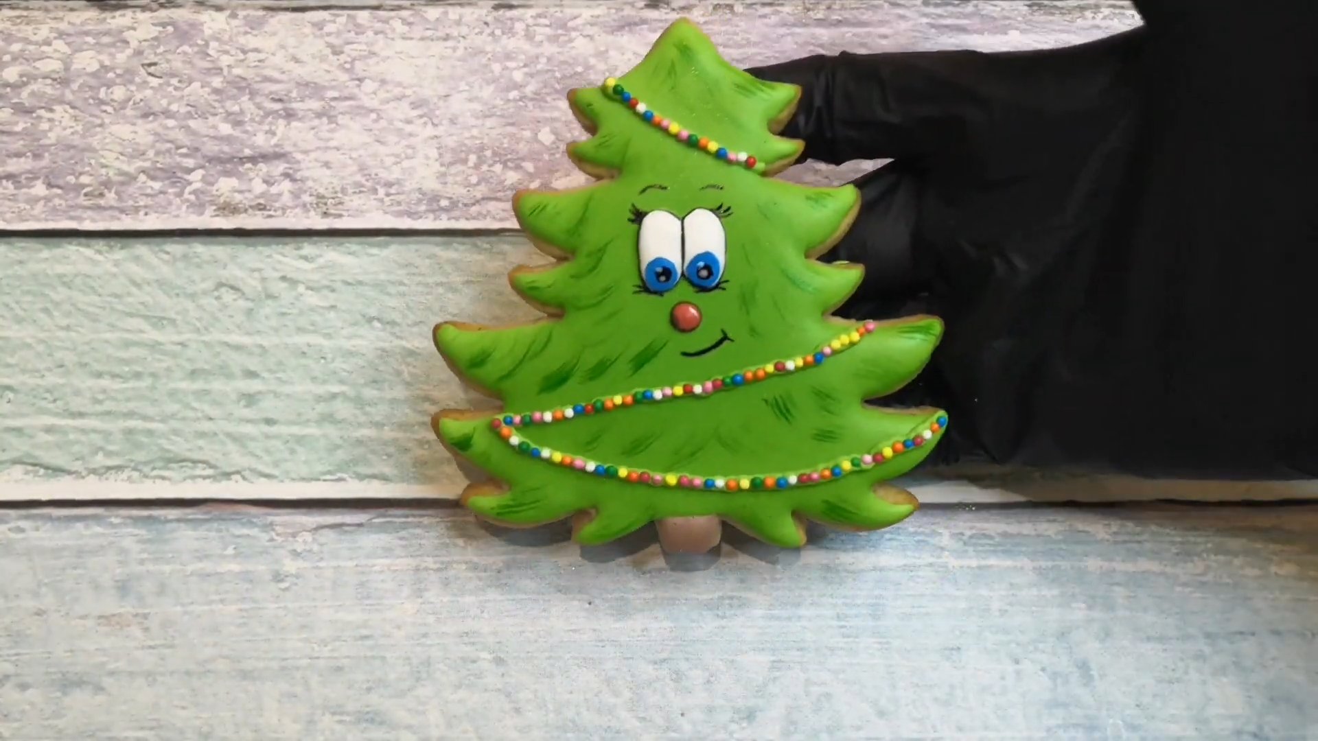 Rezept – So dekoriert man einen Lebkuchen-Weihnachtsbaum – Schritt 12