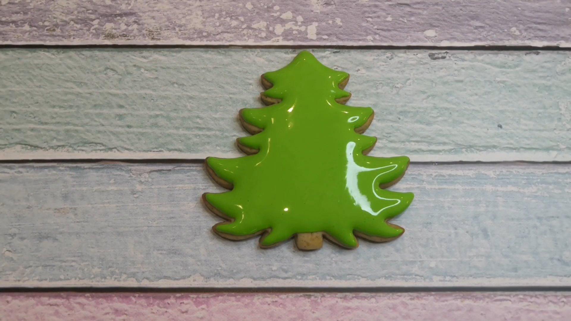 Rezept – So dekoriert man einen Lebkuchen-Weihnachtsbaum – Schritt 4