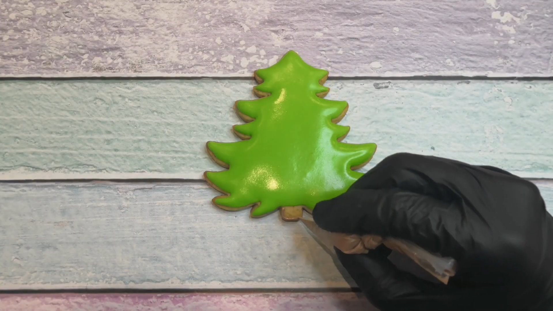 Rezept – So dekoriert man einen Lebkuchen-Weihnachtsbaum – Schritt 5