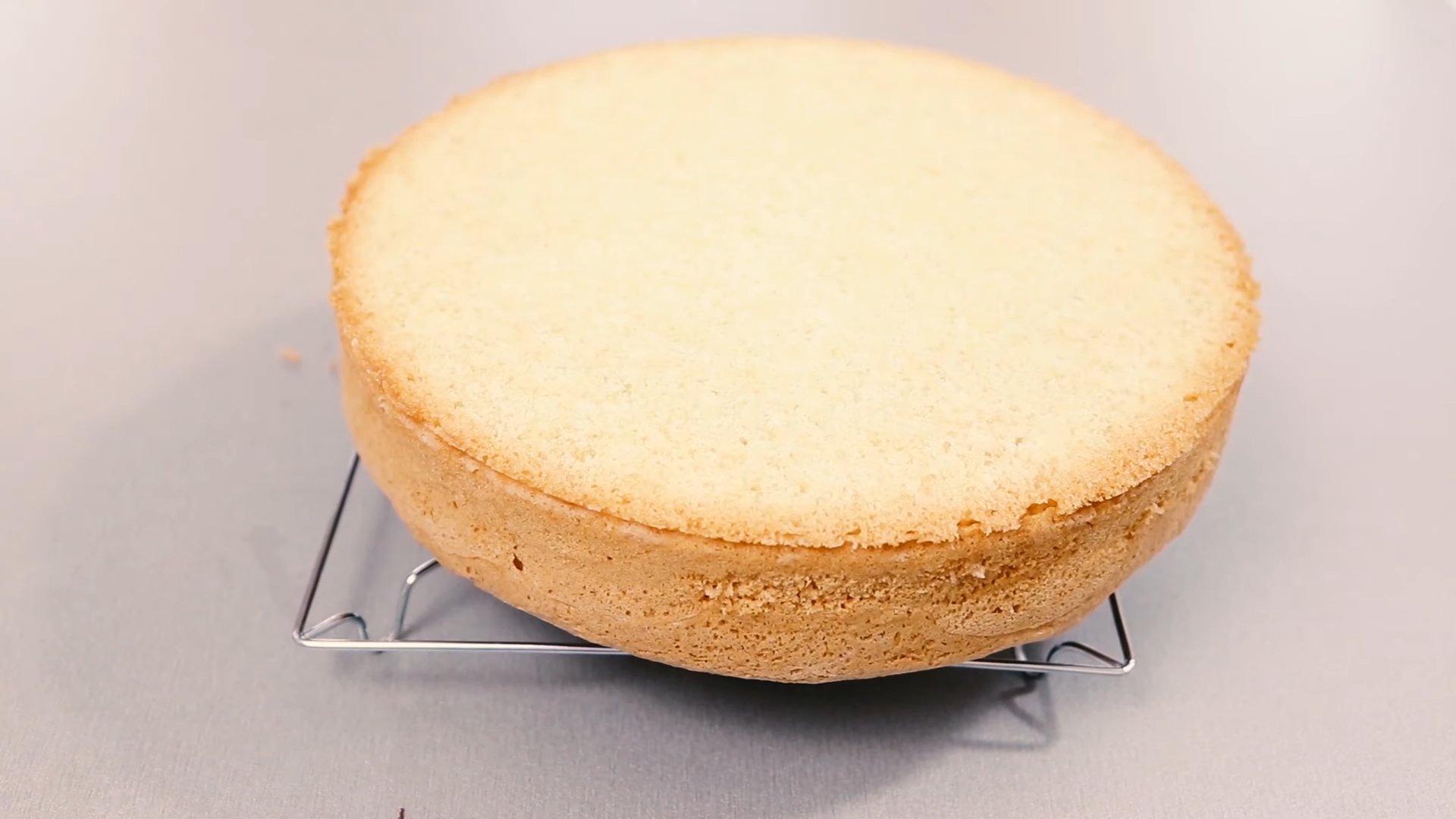 Recipe - Malambot na Klasikong Sour Cream Sponge Cake - Hakbang 8