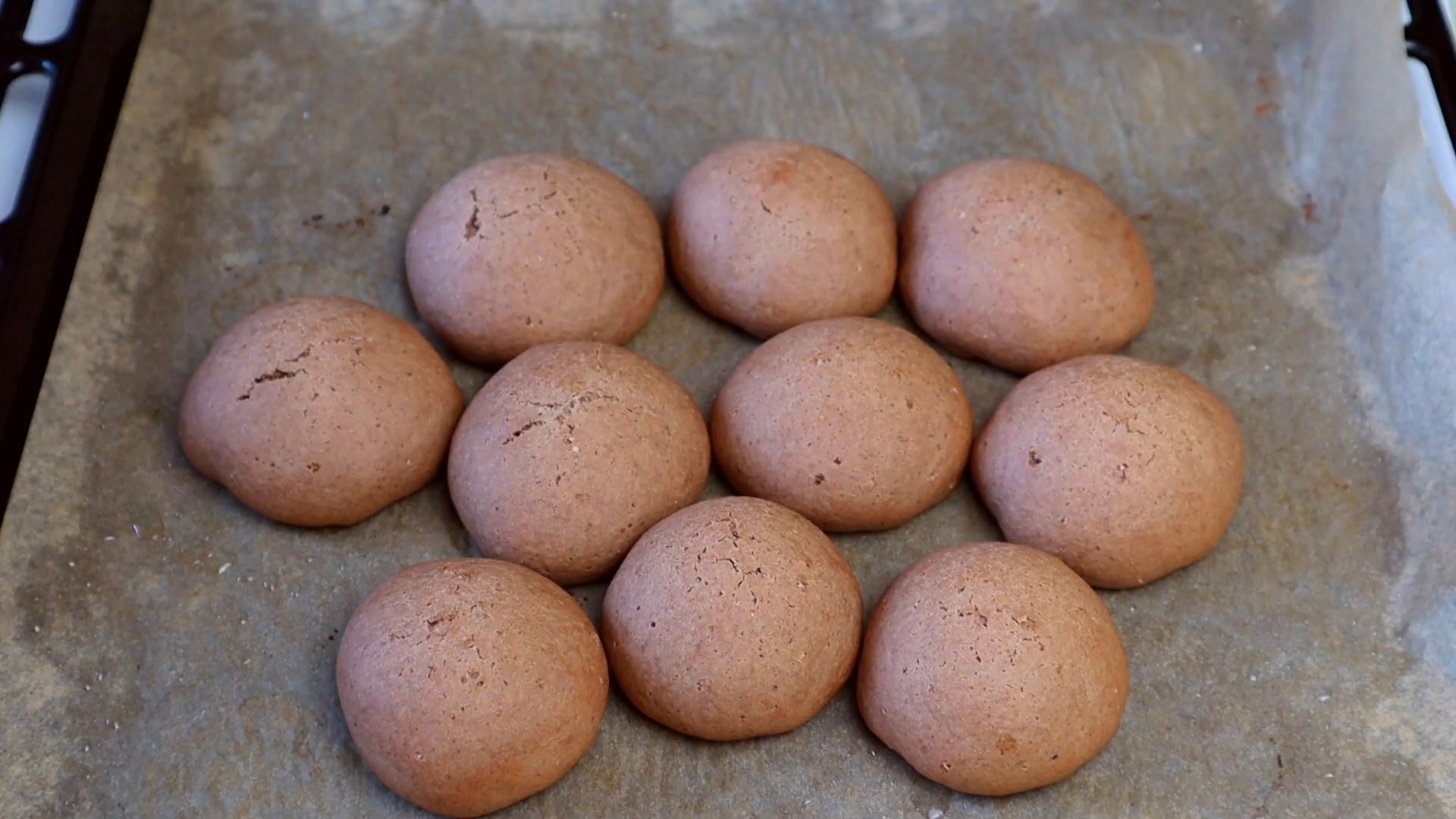Bløde chokoladepeberkager med creme fraiche i ovnen - Trin 10