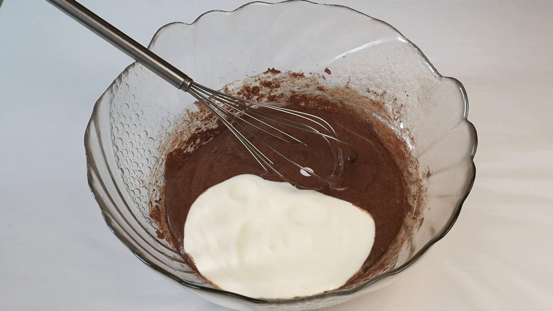 Bløde chokoladepeberkager med creme fraiche i ovnen - Trin 6
