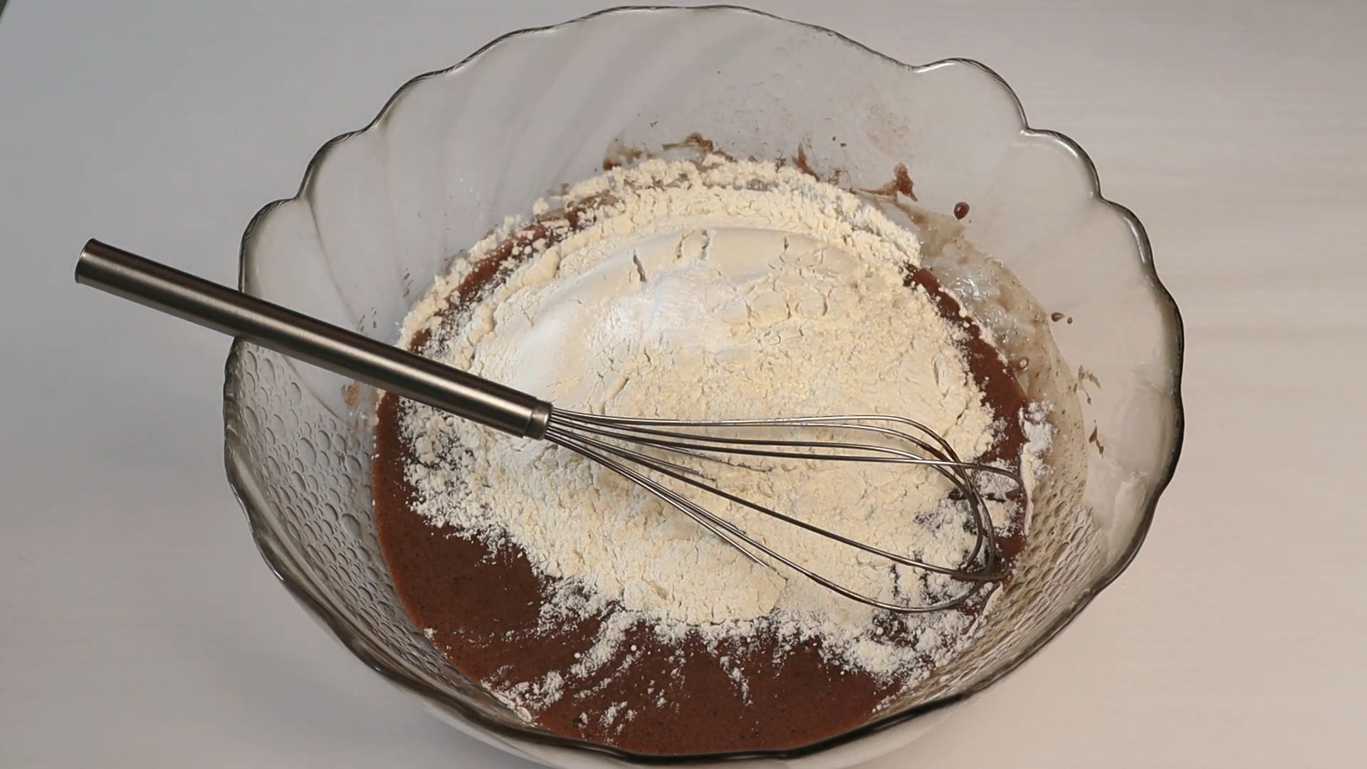 Bløde chokoladepeberkager med creme fraiche i ovnen - Trin 7