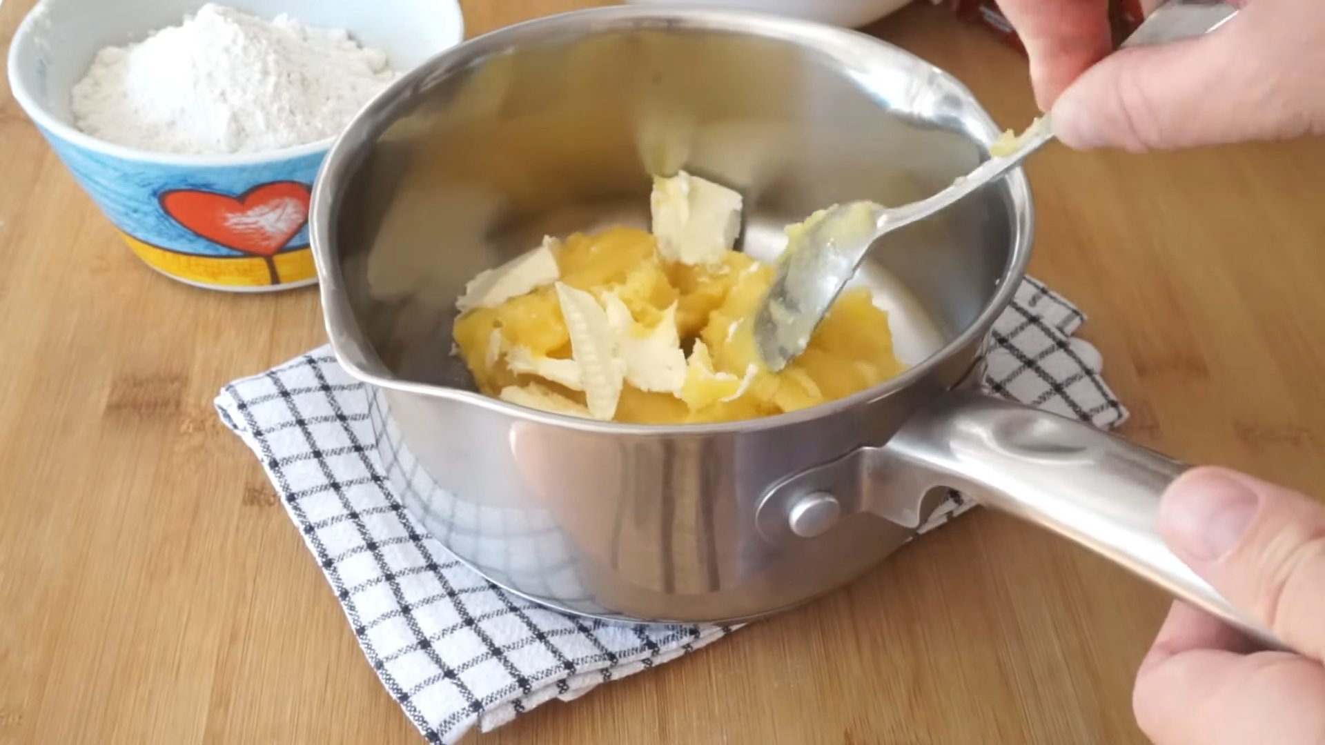 وصفة كعكات الزنجبيل بالعسل - الخطوة 2