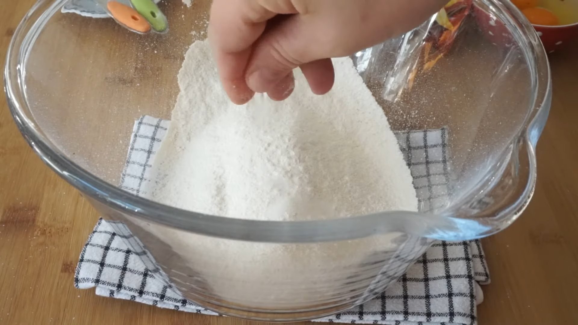 وصفة كعكات الزنجبيل بالعسل - الخطوة 3