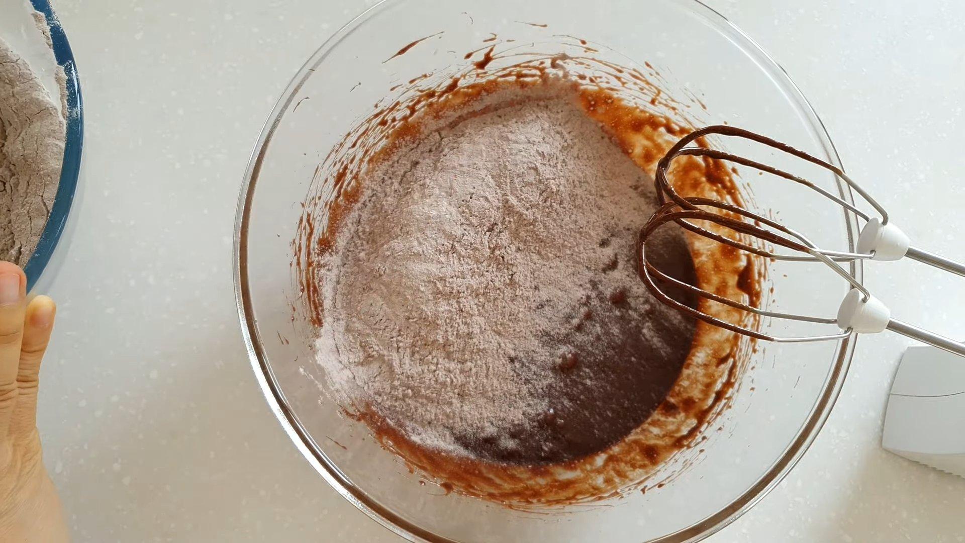 وصفة - كعكات الزنجبيل المتشققة بالشوكولاتة من إعداد الشيف آندي - الخطوة 6