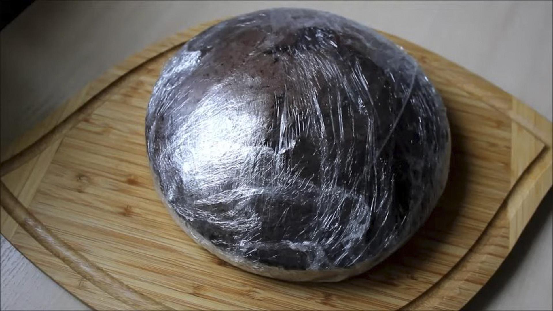 وصفة - كيكة إسفنجية بالشوكولاتة والجوز - الخطوة 12