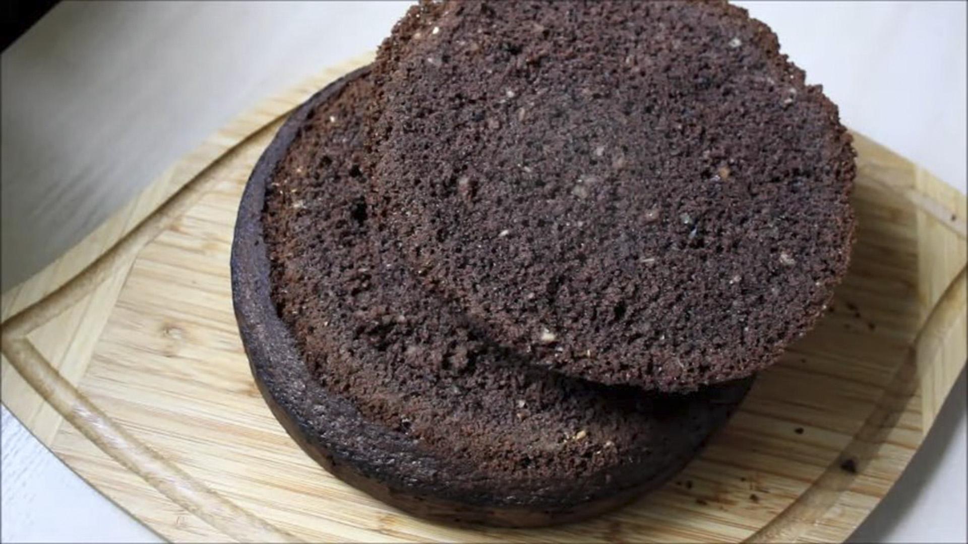 وصفة - كيكة إسفنجية بالشوكولاتة والجوز - الخطوة 13