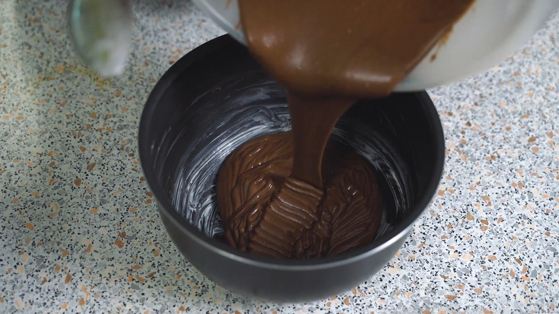 Opskrift - Chokoladesvampekage i en slowcooker med kefir - Trin 12