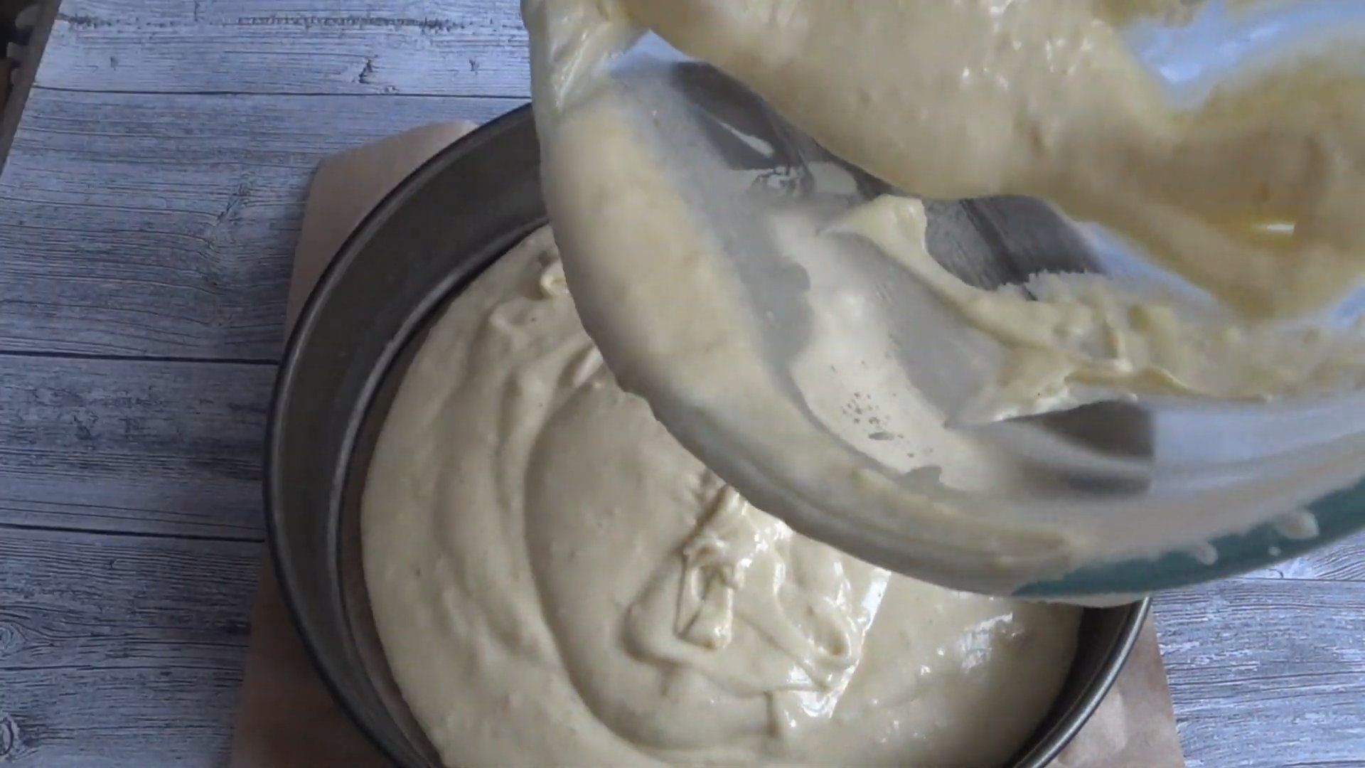 وصفة - كيكة إسفنجية بالماء المغلي وزيت دوار الشمس - الخطوة 6