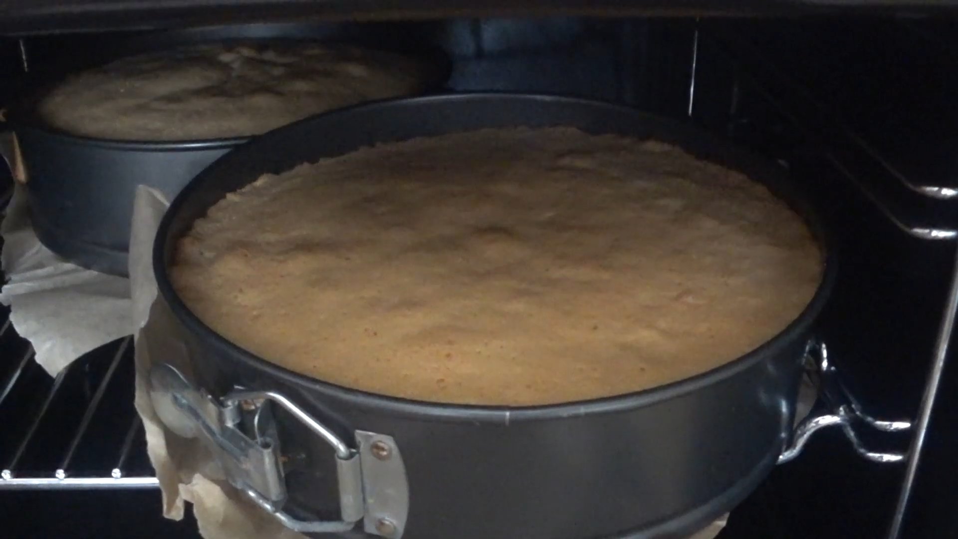 وصفة - كيكة إسفنجية بالماء المغلي وزيت دوار الشمس - الخطوة 7