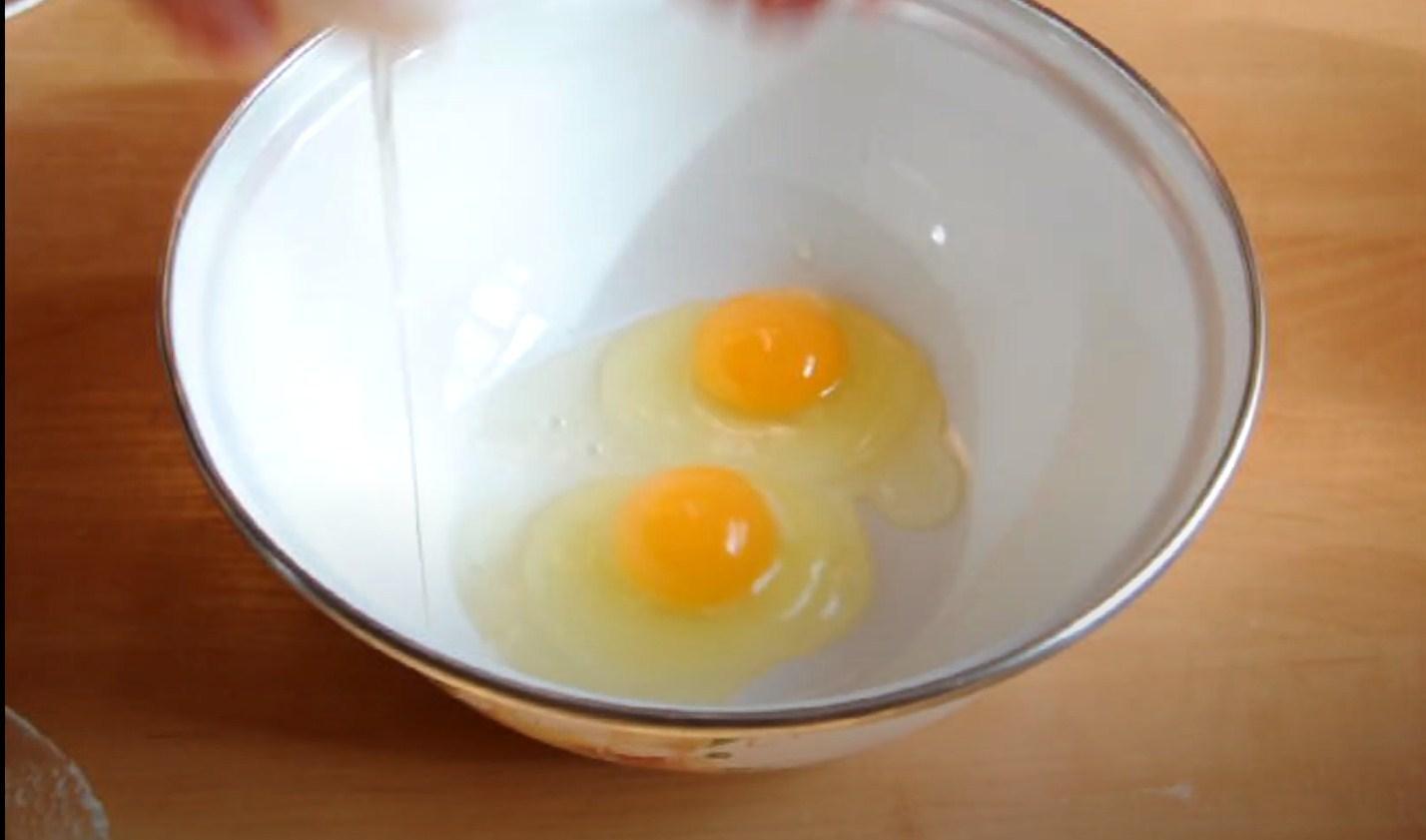 وصفة - كيكة إسفنجية بالحليب المكثف والقشدة الحامضة - الخطوة 1