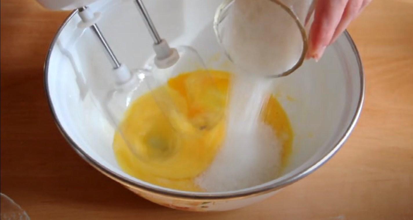 وصفة - كيكة إسفنجية بالحليب المكثف والقشدة الحامضة - الخطوة 2