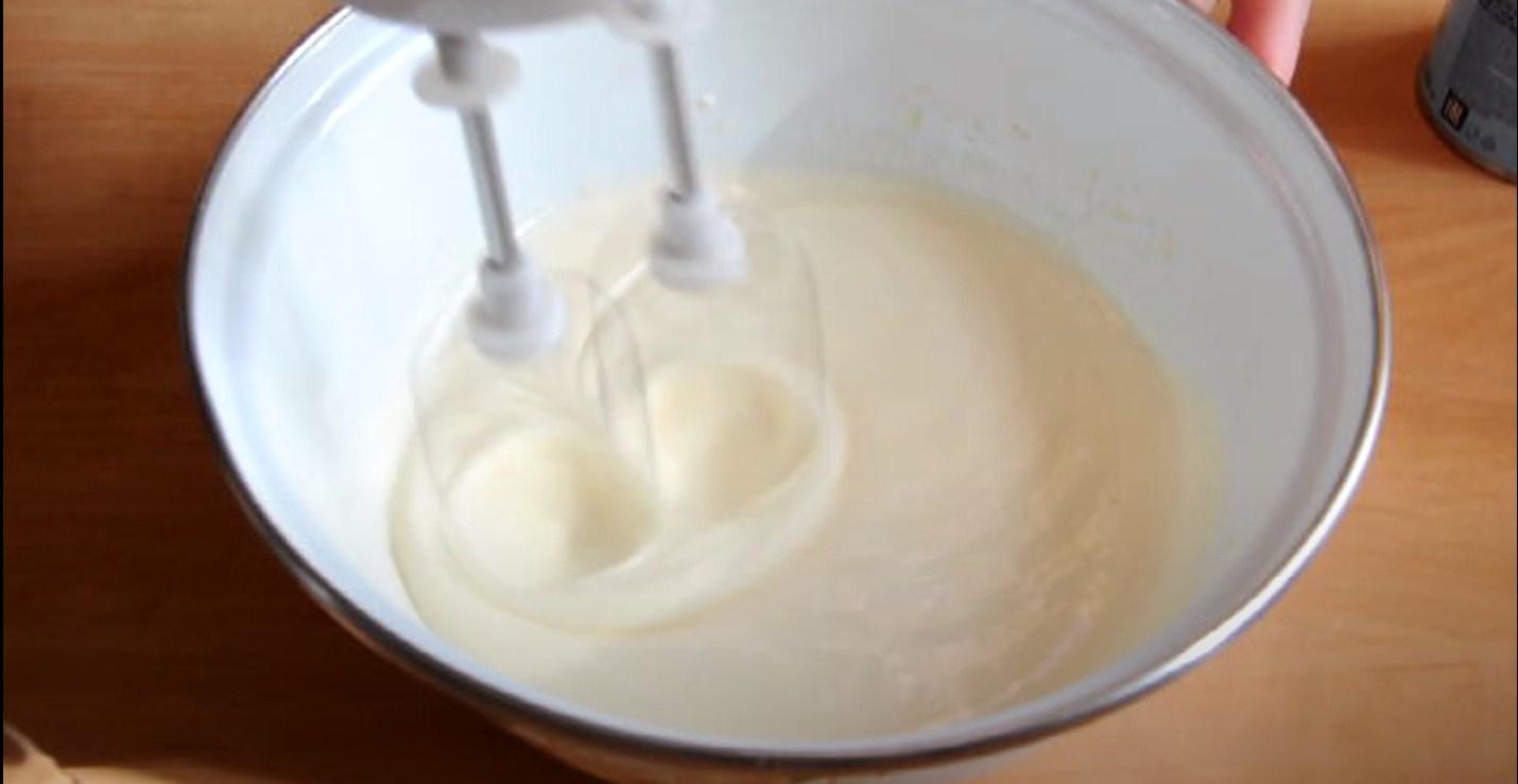 وصفة - كيكة إسفنجية بالحليب المكثف والقشدة الحامضة - الخطوة 3