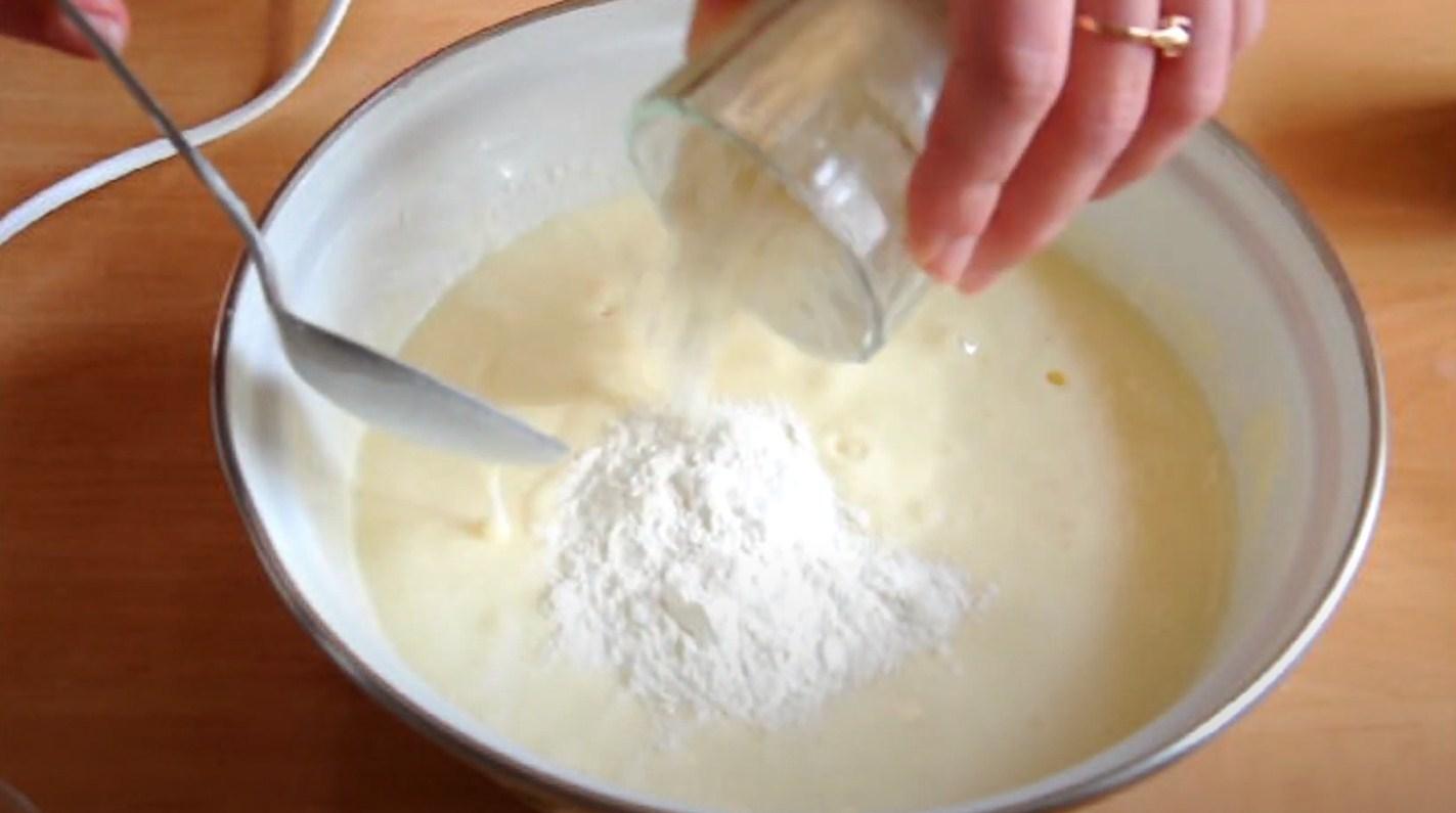 وصفة - كيكة إسفنجية بالحليب المكثف والقشدة الحامضة - الخطوة 8