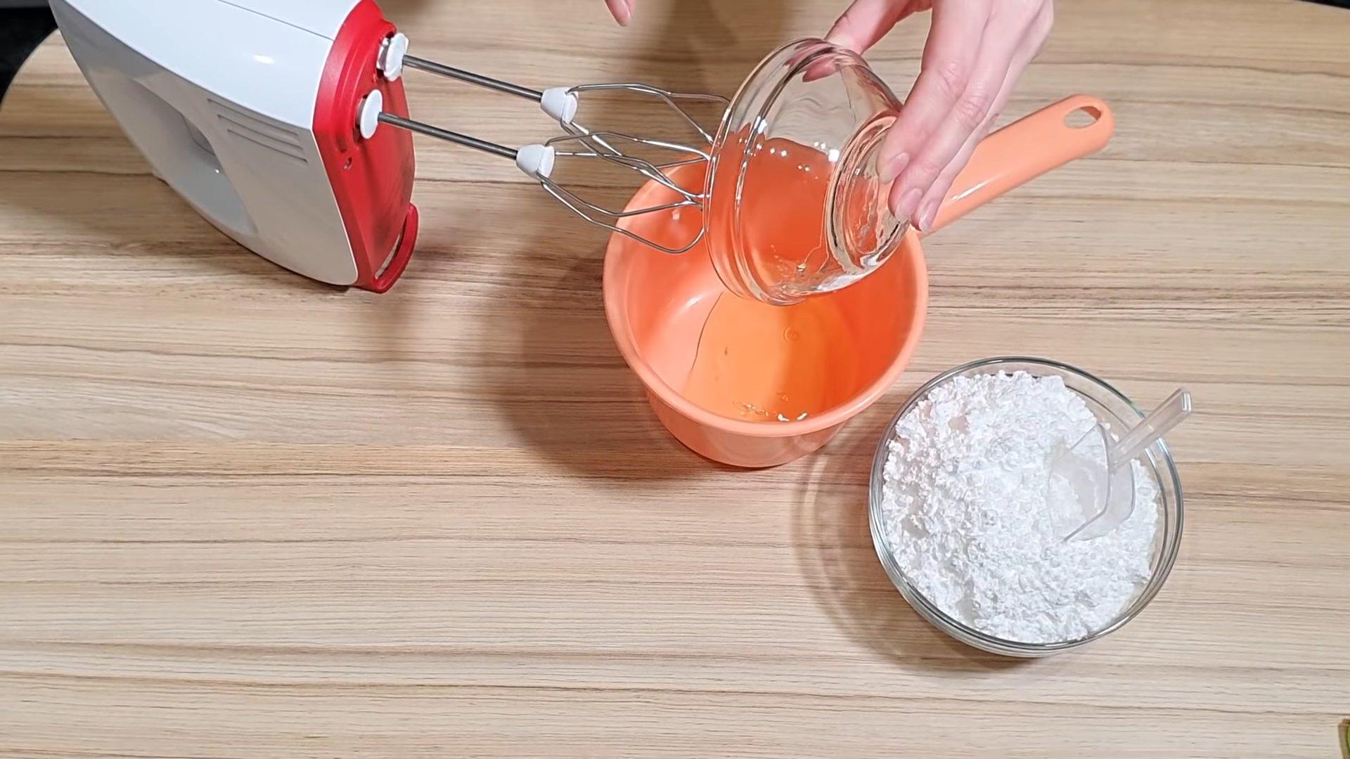 Ricetta - Glassa reale per decorare torte - Fase 1