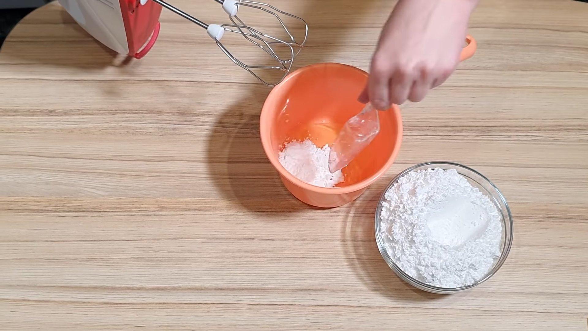 Ricetta - Glassa reale per decorare torte - Fase 2