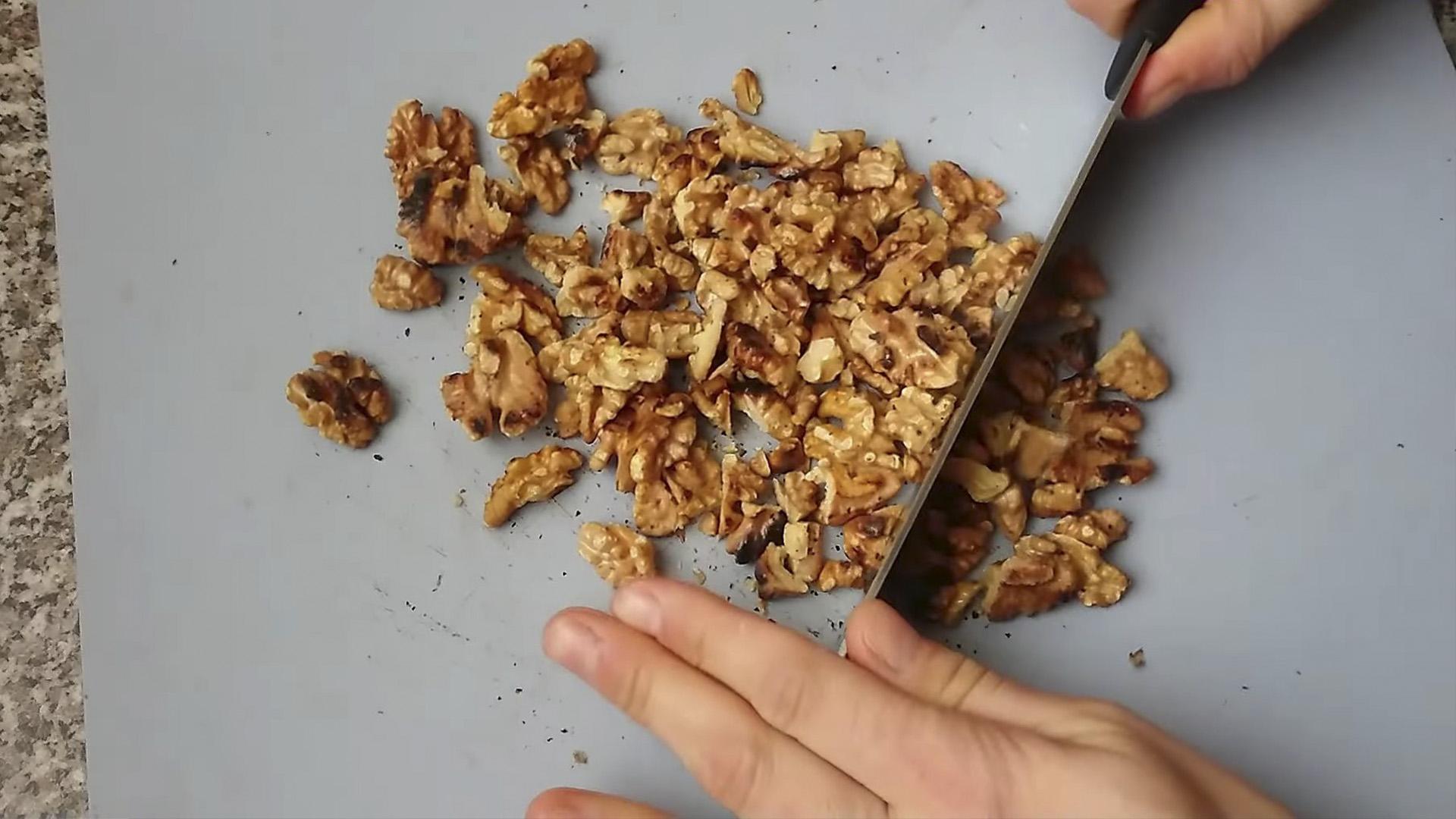 وصفة - كيكة إسفنجية بالعسل والجوز - الخطوة 2