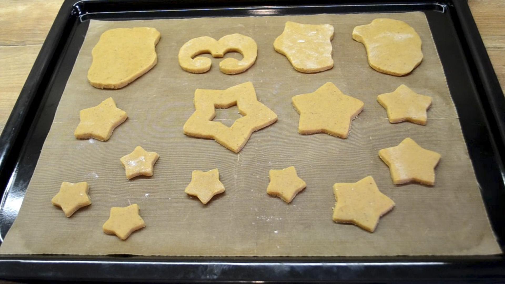 وصفة - تزيين خبز الزنجبيل بالسكر (صورة) - الخطوة 2