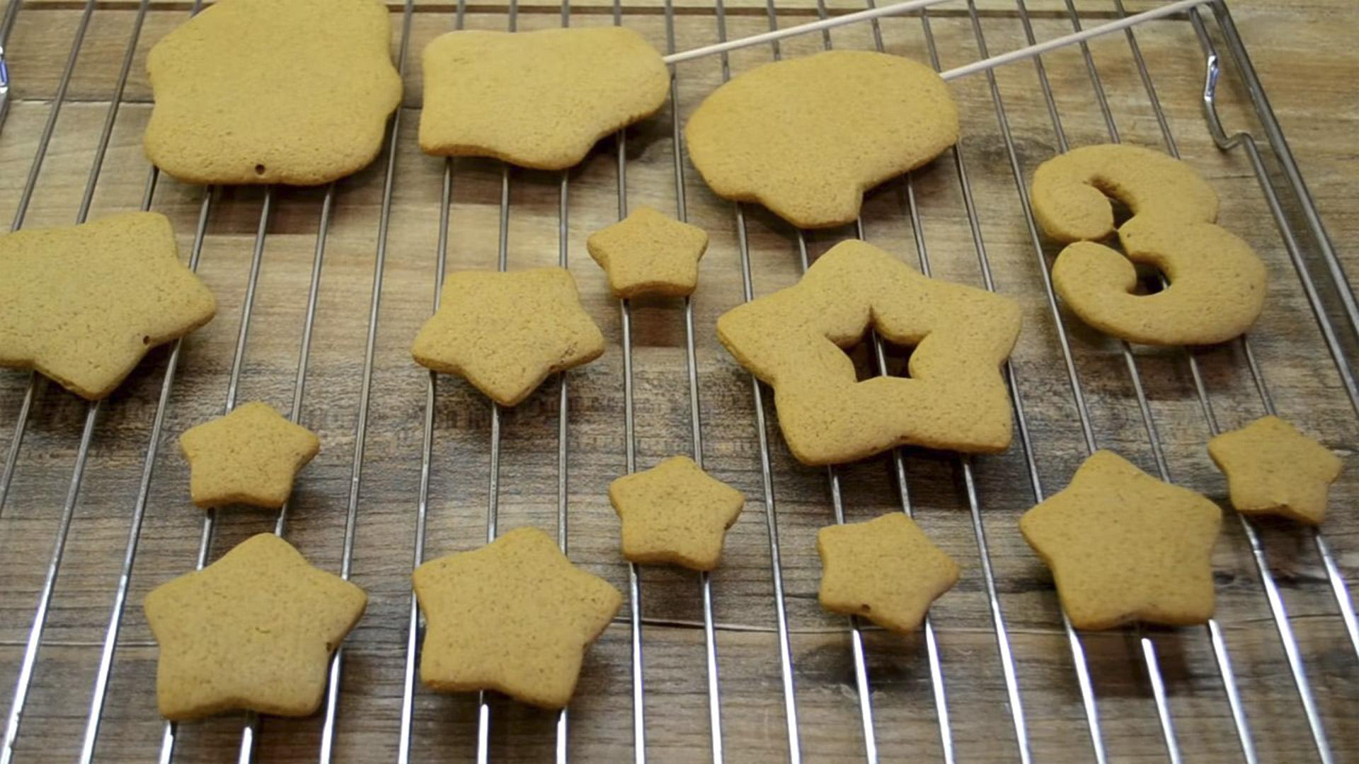 وصفة - تزيين خبز الزنجبيل بالسكر (صورة) - الخطوة 4