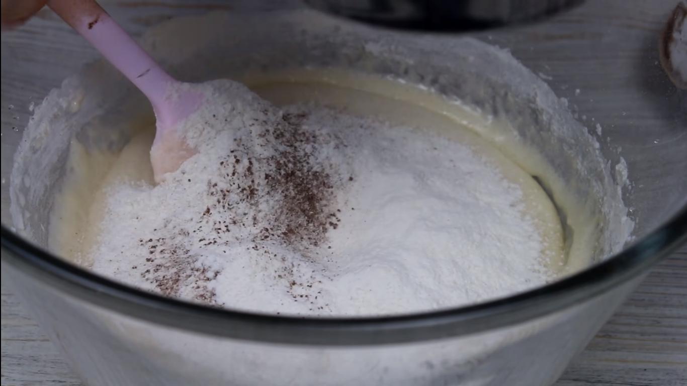 Recipe - No-Baking Powder Chocolate Sponge Cake para sa Snickers Cake - Hakbang 3