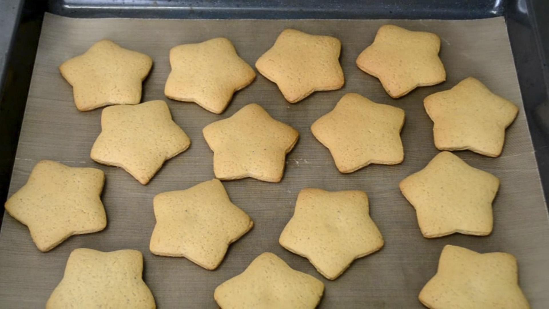 وصفة - كعكات الزنجبيل المصنوعة من عجينة الشو - الخطوة 10