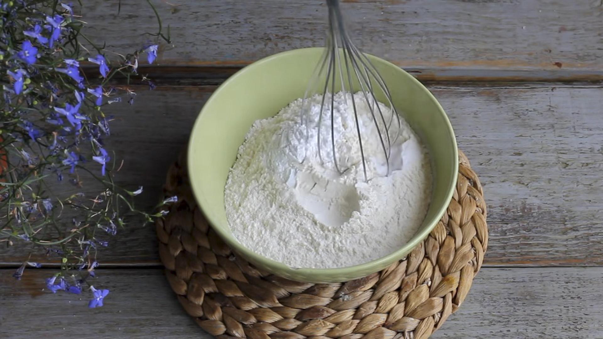 Opskrift - Surmælkssvampekage - Trin 4