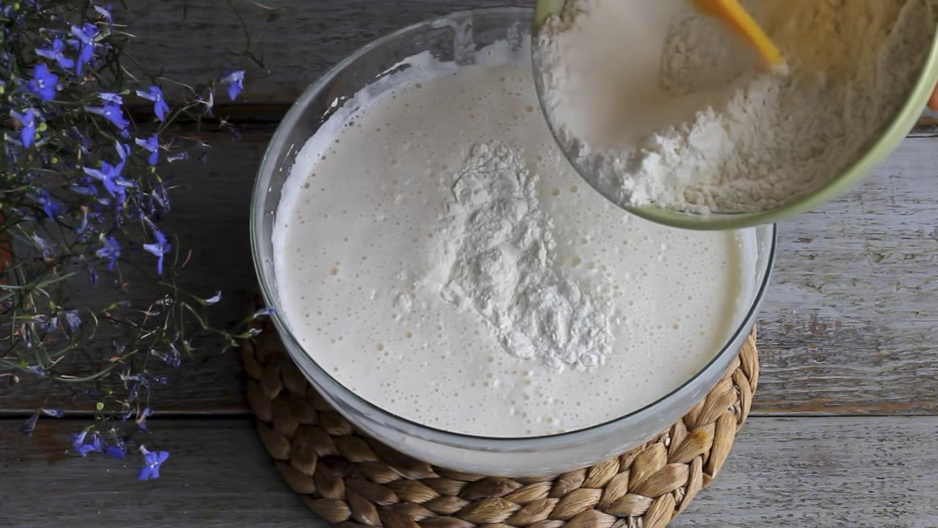 Opskrift - Surmælkssvampekage - Trin 5