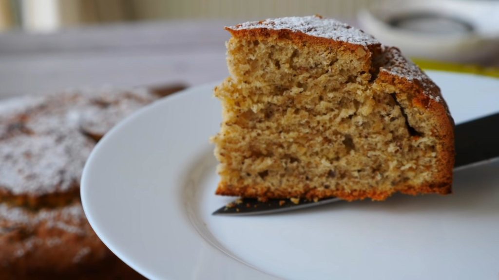 صورة كعكة إسفنجية بالجوز