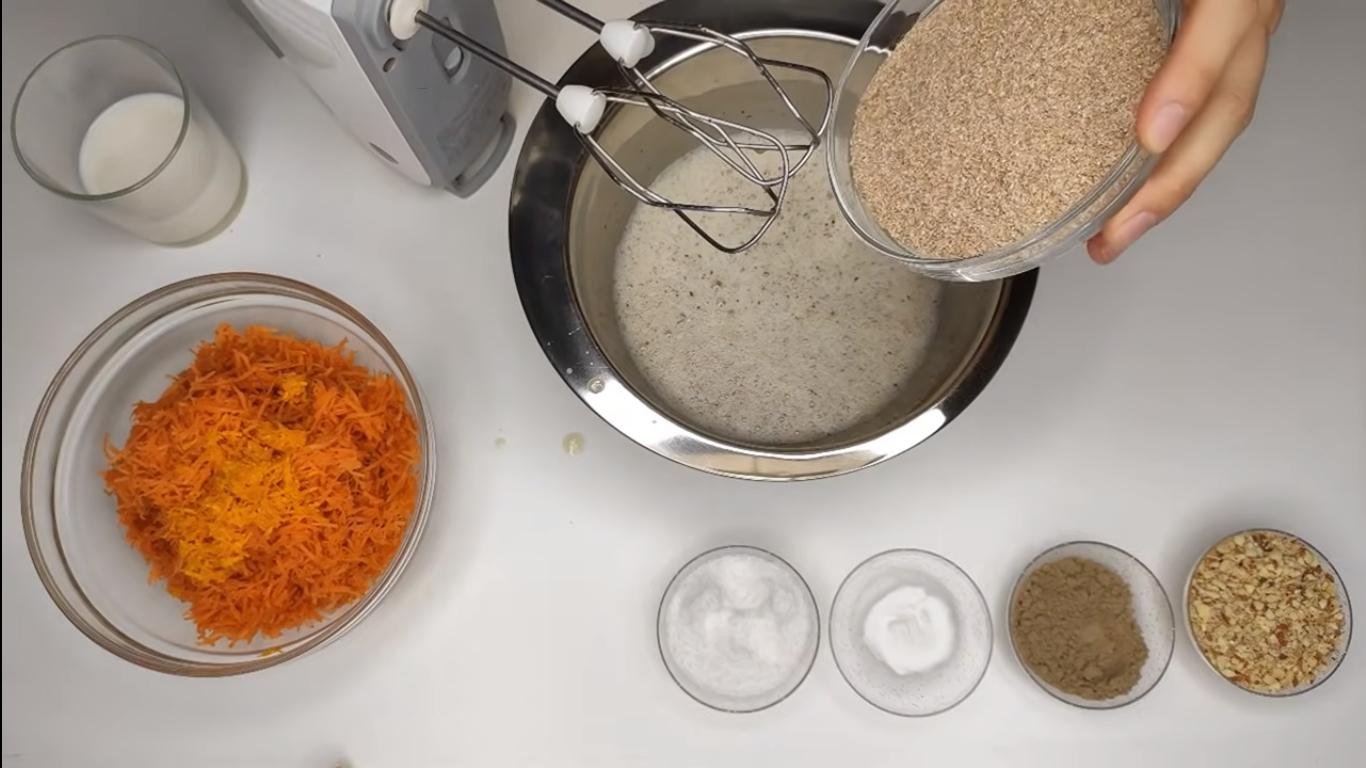 Recipe - Carrot Cake na Walang Mantikilya - Hakbang 4