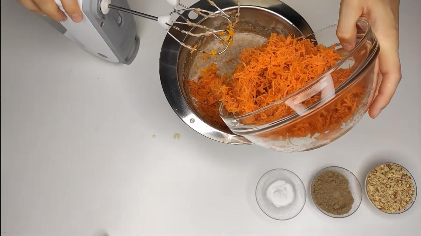 Recipe - Carrot Cake na Walang Mantikilya - Hakbang 6