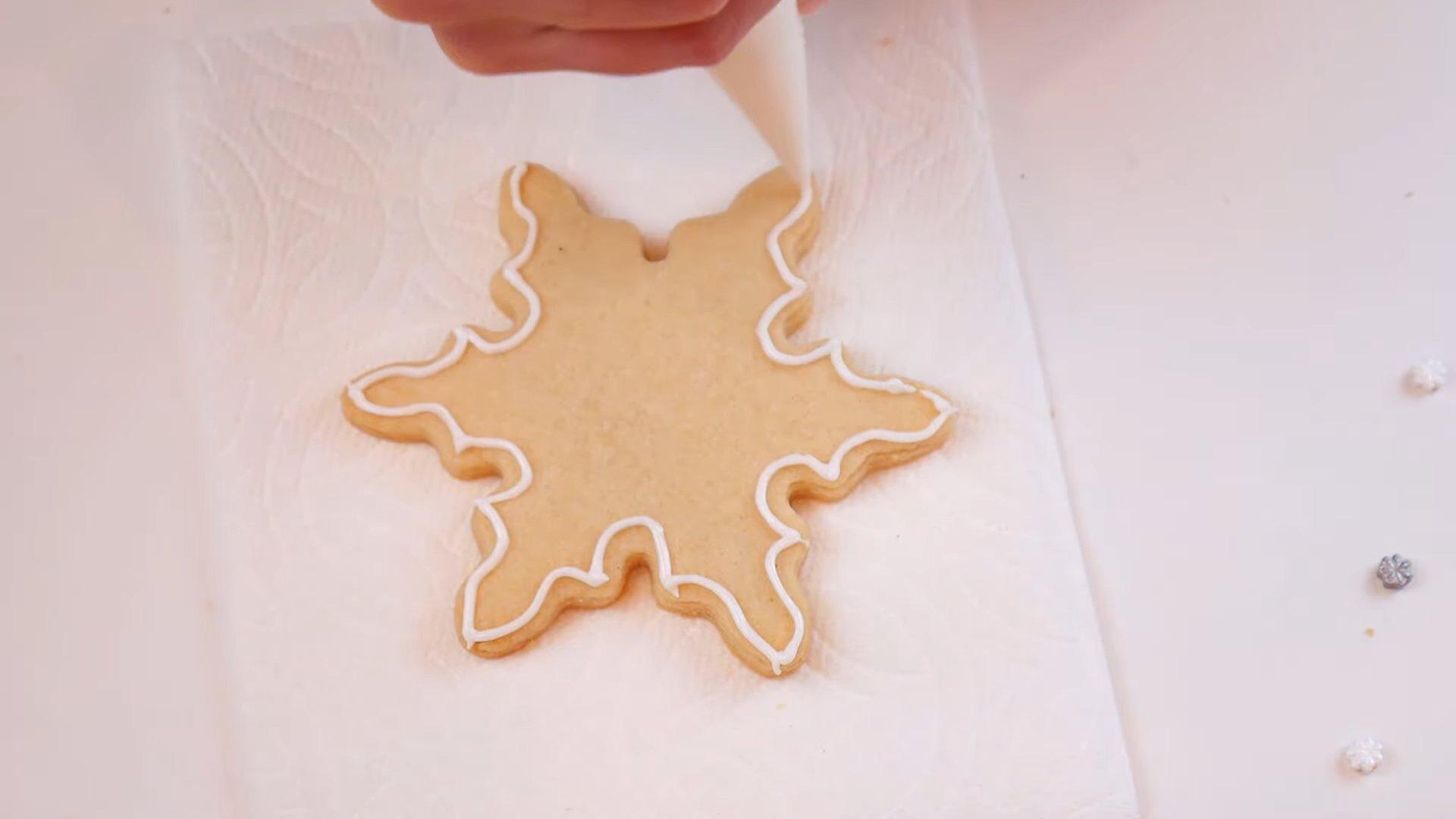 Rezept – Schneeflocken-Lebkuchenmalerei – Schritt 1