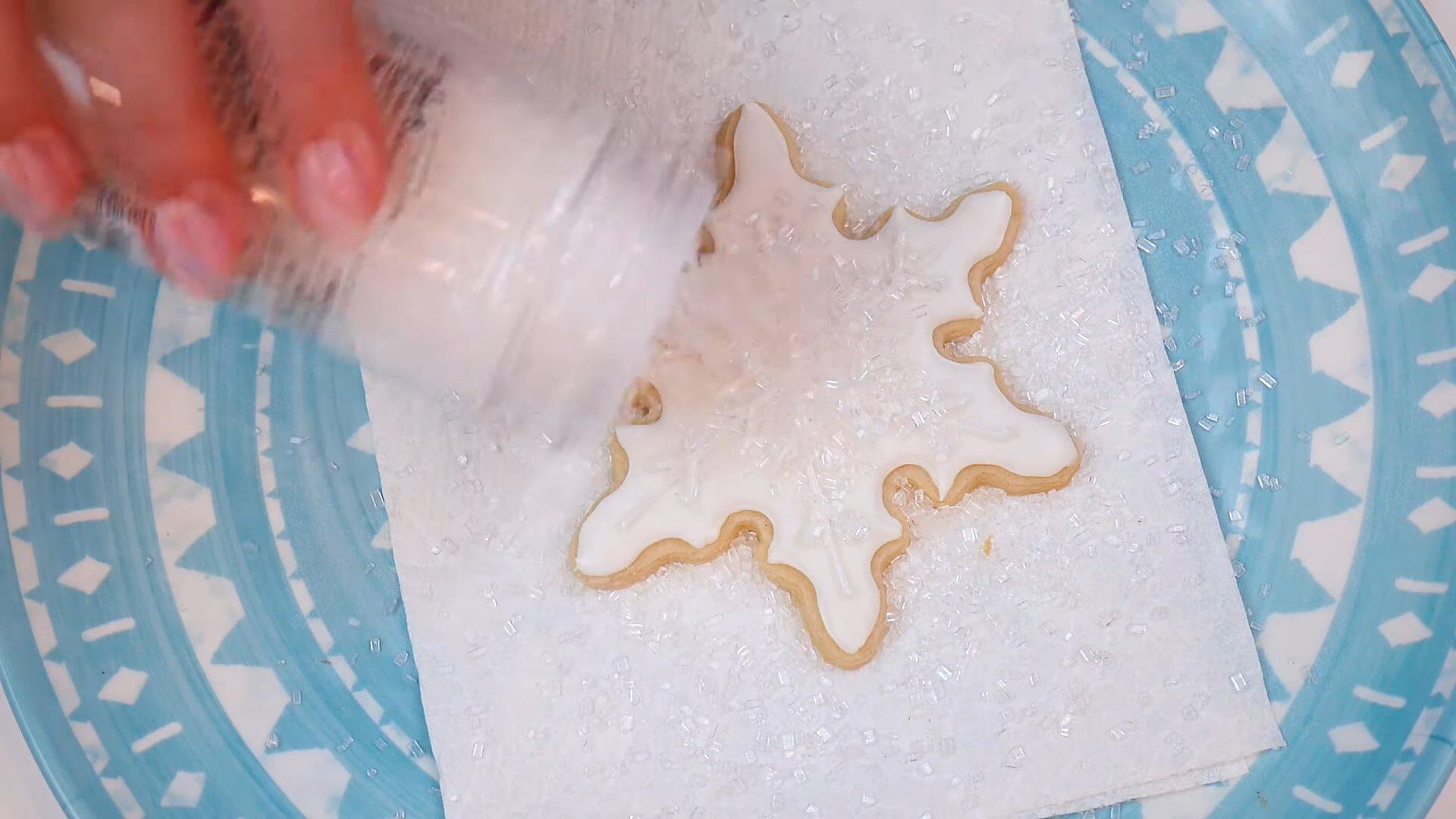 Rezept – Bemalen eines Schneeflocken-Lebkuchenplätzchens – Schritt 7