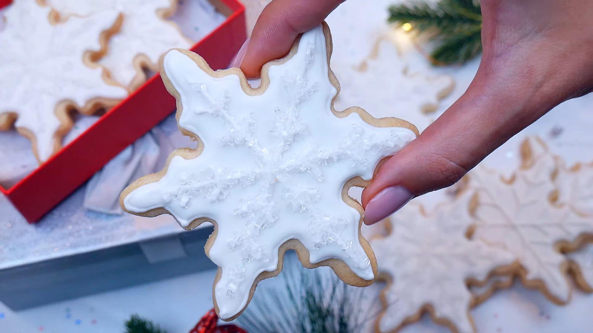 Rezept – Bemalen eines Schneeflocken-Lebkuchenplätzchens – Schritt 8