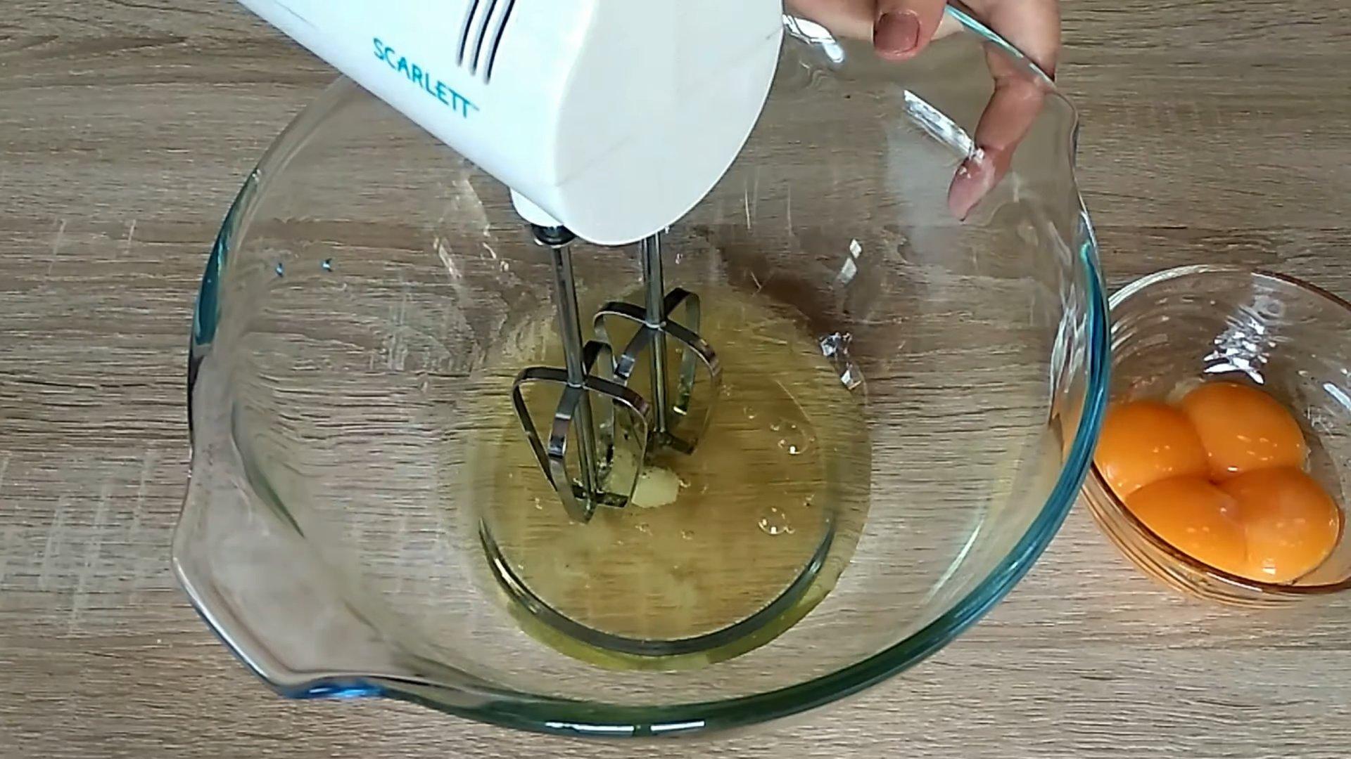 Opskrift - Mælk- og vegetabilsk olie-svampekage - Trin 2