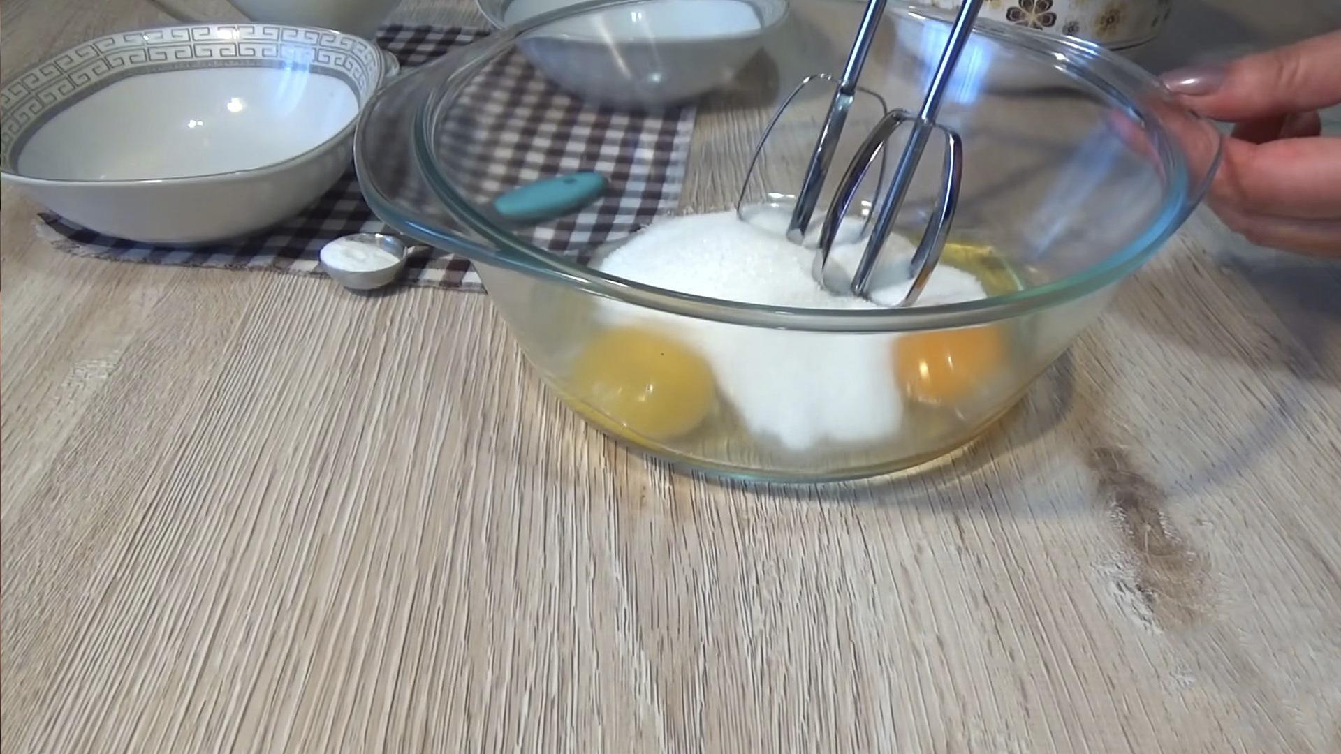 وصفة - كيكة إسفنجية بالعسل والكفير - الخطوة 1