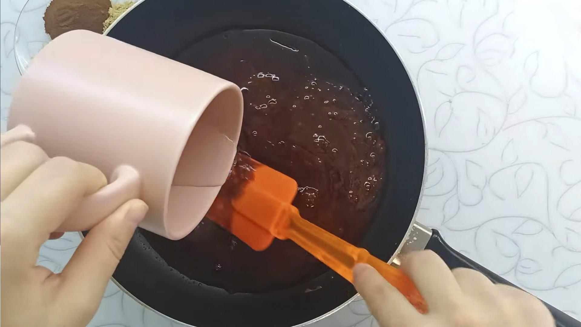 وصفة - كعكات الزنجبيل اللذيذة بدون عسل - الخطوة 3