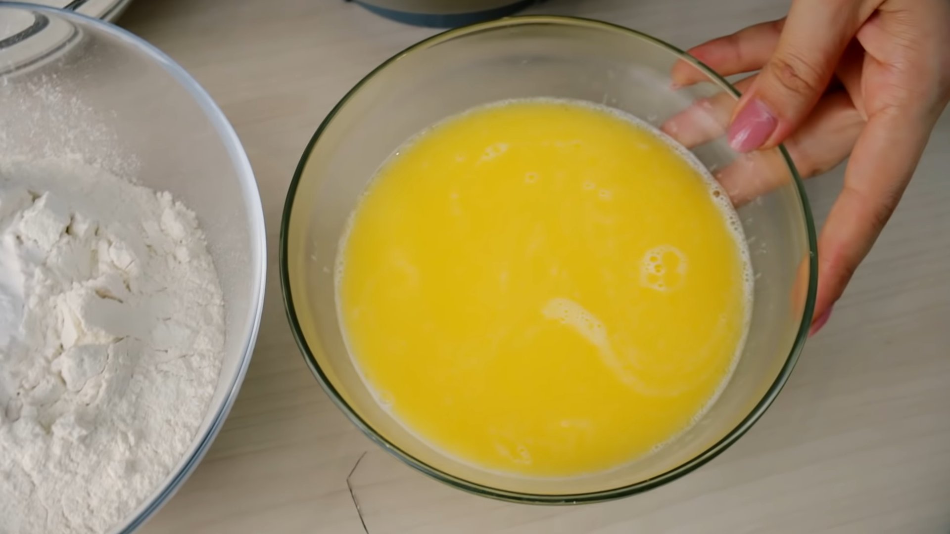 Opskrift - Tremælkssvampekage - Trin 1