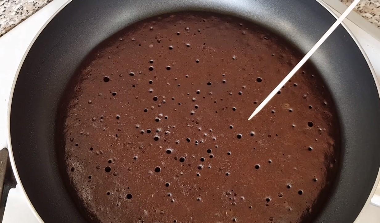 Recipe - Chocolate Sponge Cake sa isang Skillet - Hakbang 7