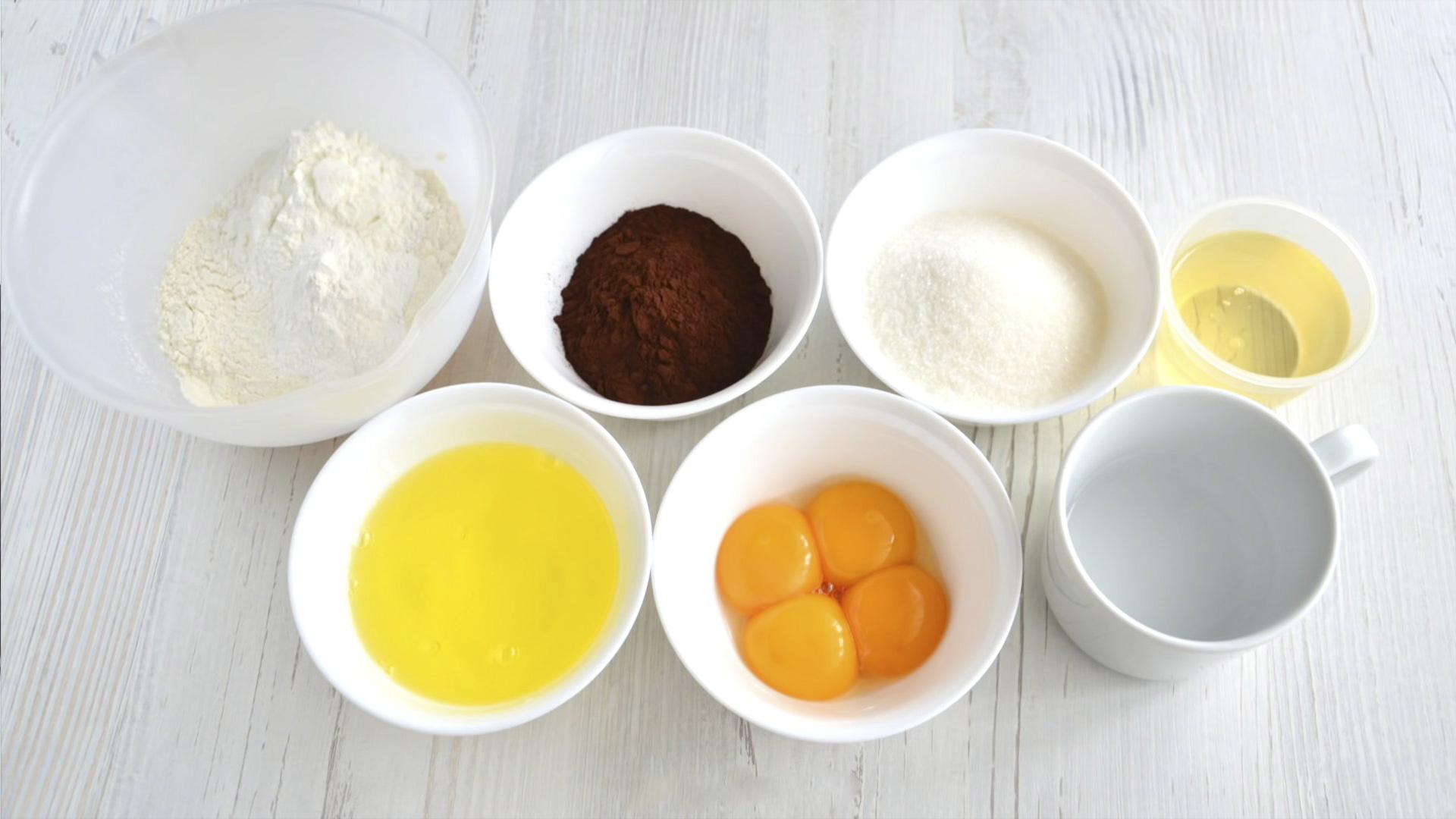 وصفة - كيكة إسفنجية بالشوكولاتة والكاسترد مع الماء المغلي - الخطوة 1