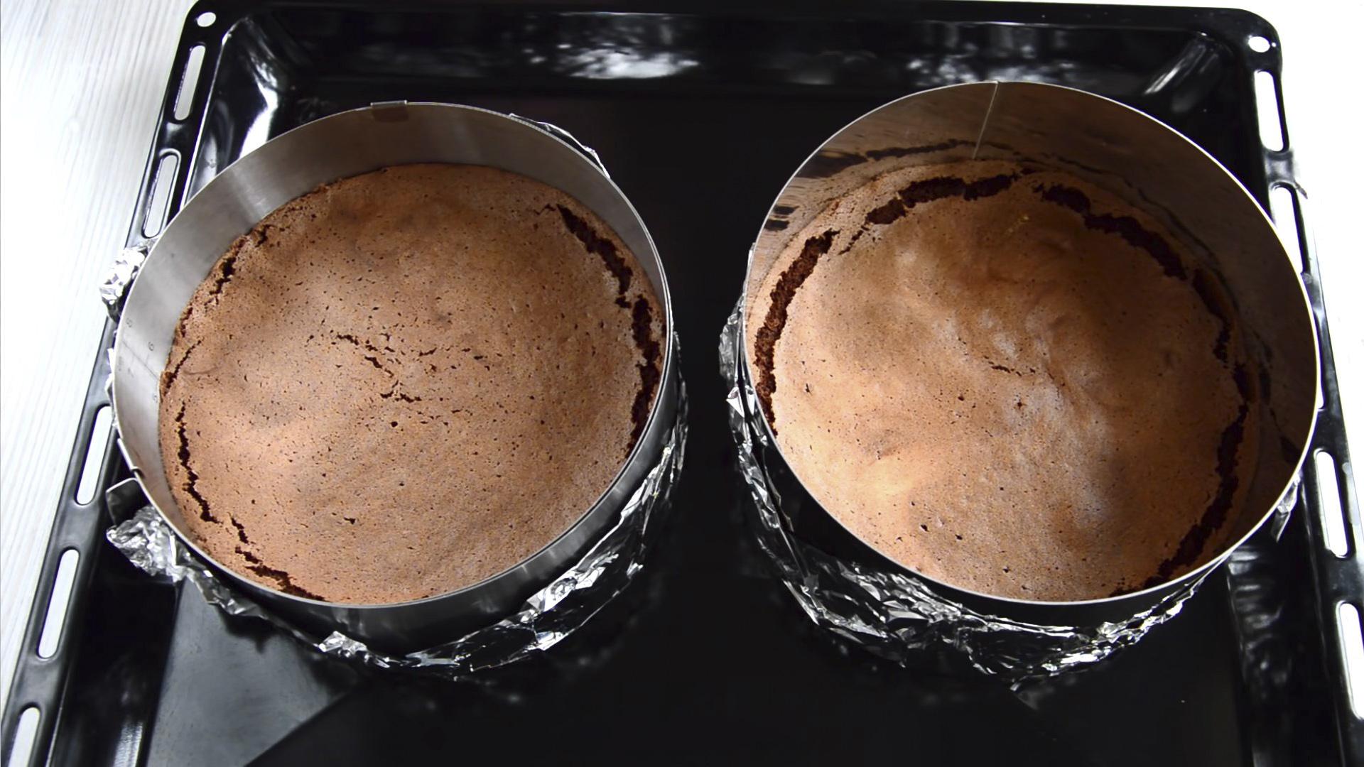 وصفة - كيكة إسفنجية بالشوكولاتة والكاسترد مع الماء المغلي - الخطوة 12