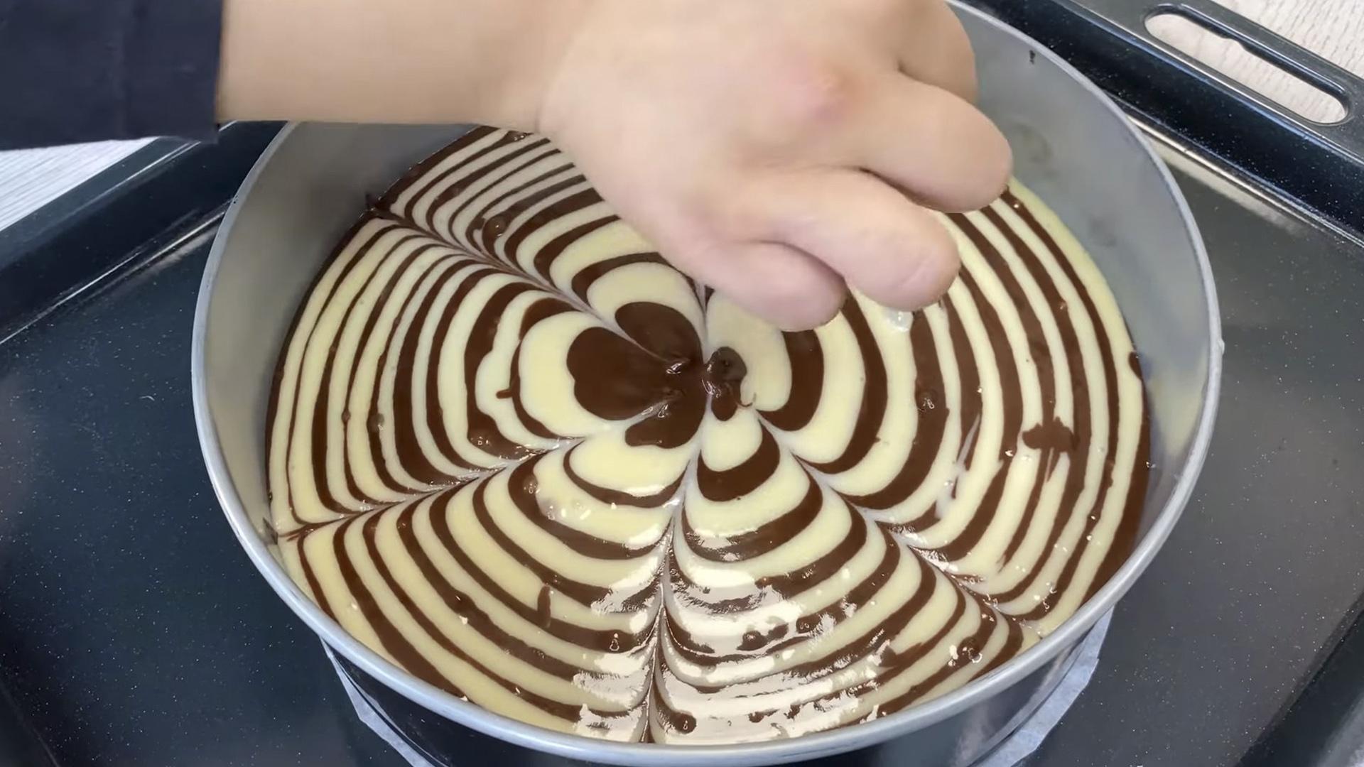 Opskrift - Zebra-svampekage med mælk i ovnen - Trin 10