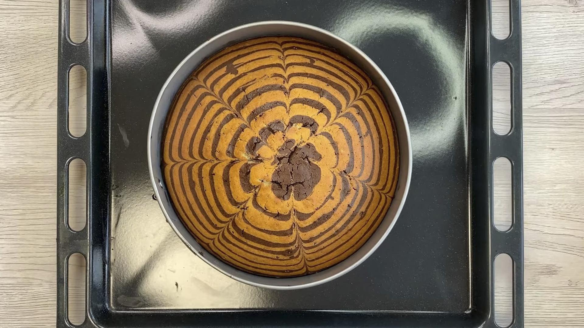 Opskrift - Zebra-svampekage med mælk i ovnen - Trin 11