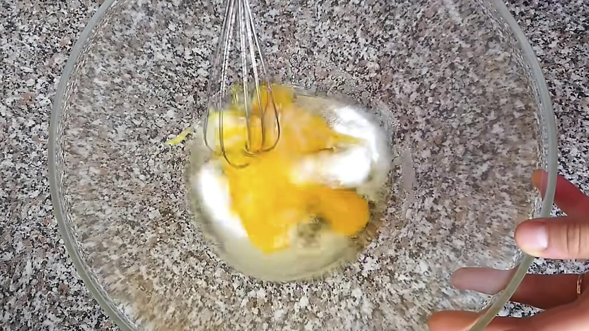 Recipe - Klasikong Sponge Cake na Walang Mixer sa isang Skillet - Hakbang 2