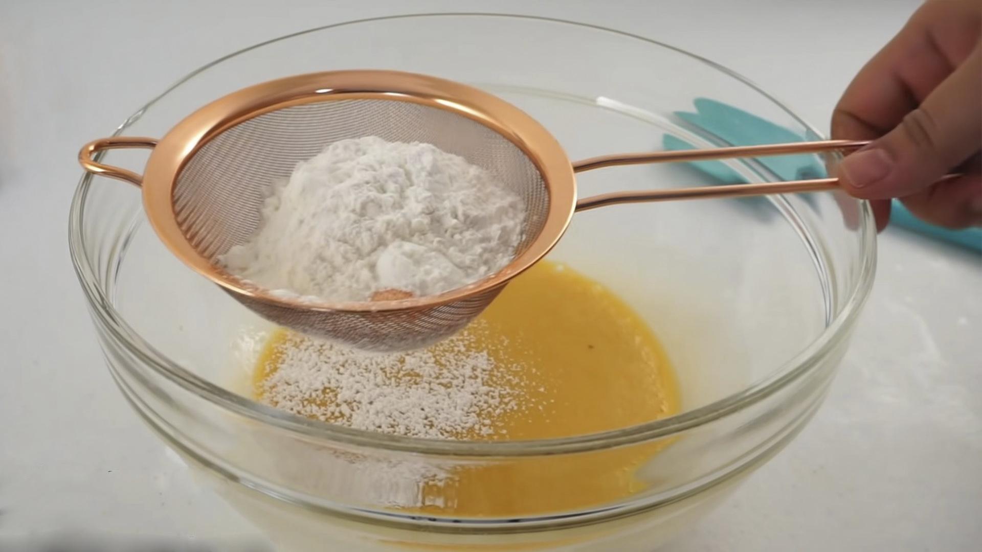 Opskrift - Kokosmælkssvampekage - Trin 4