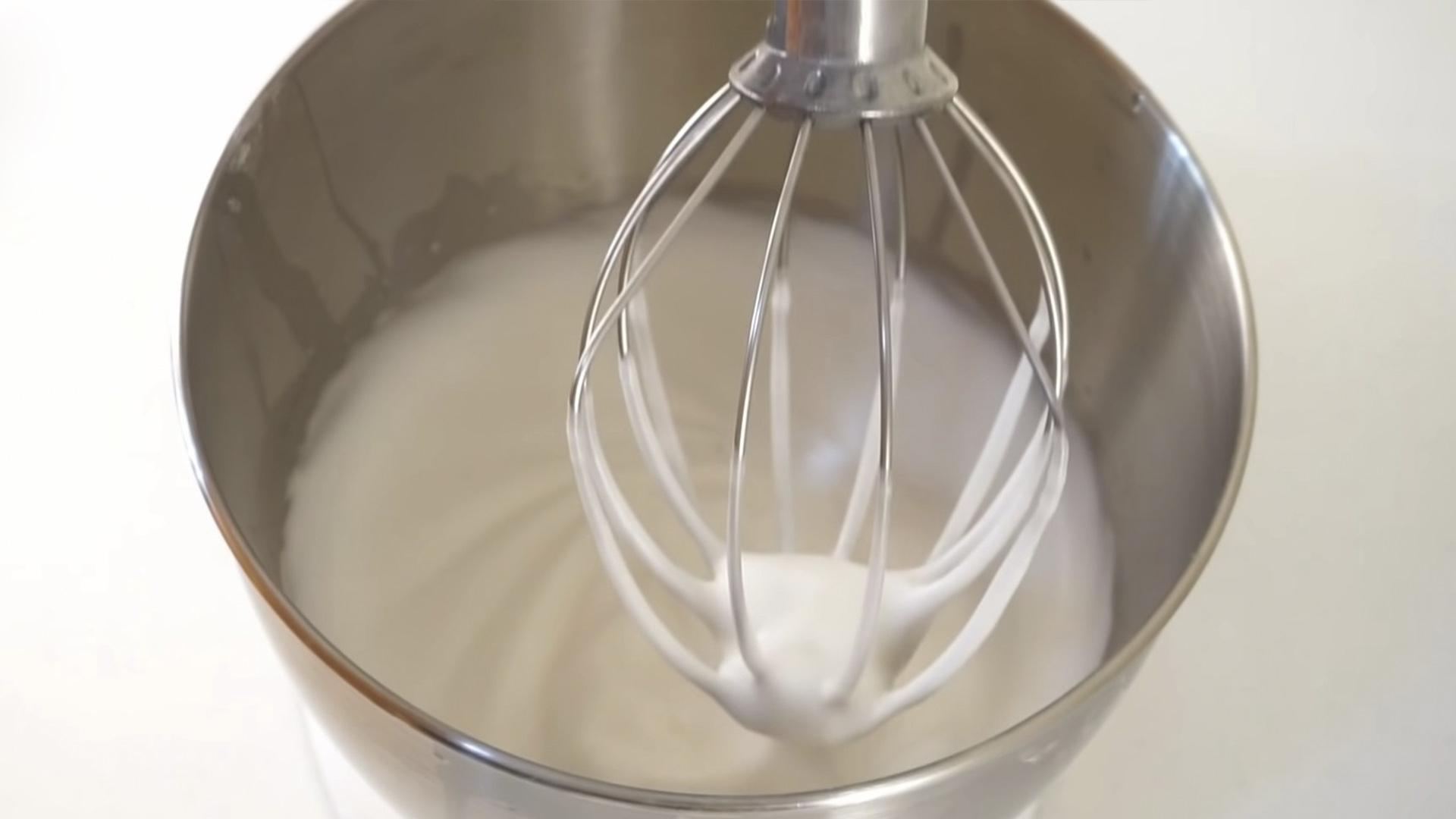 Opskrift - Kokosmælkssvampekage - Trin 7