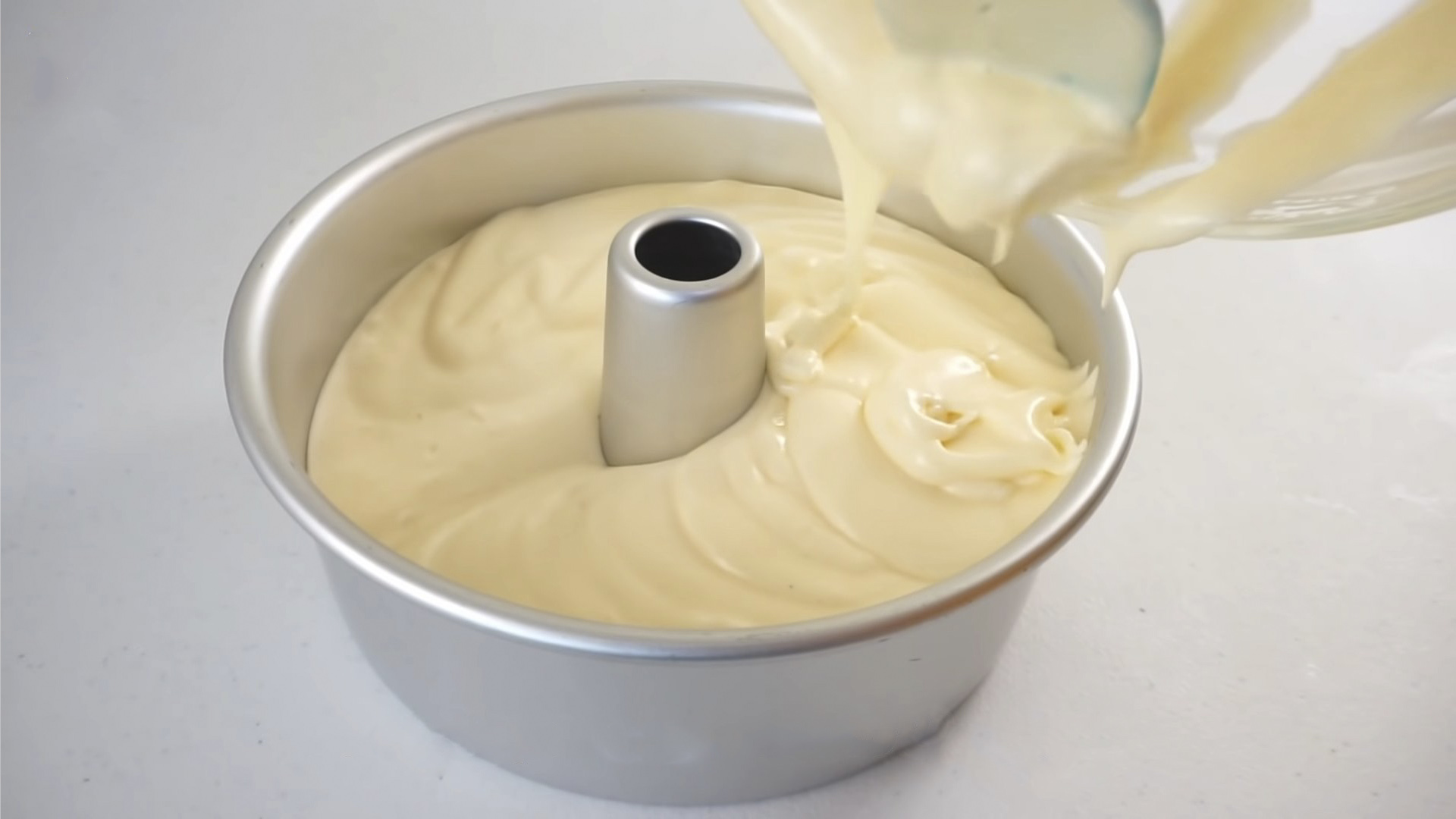 Opskrift - Kokosmælkssvampekage - Trin 9