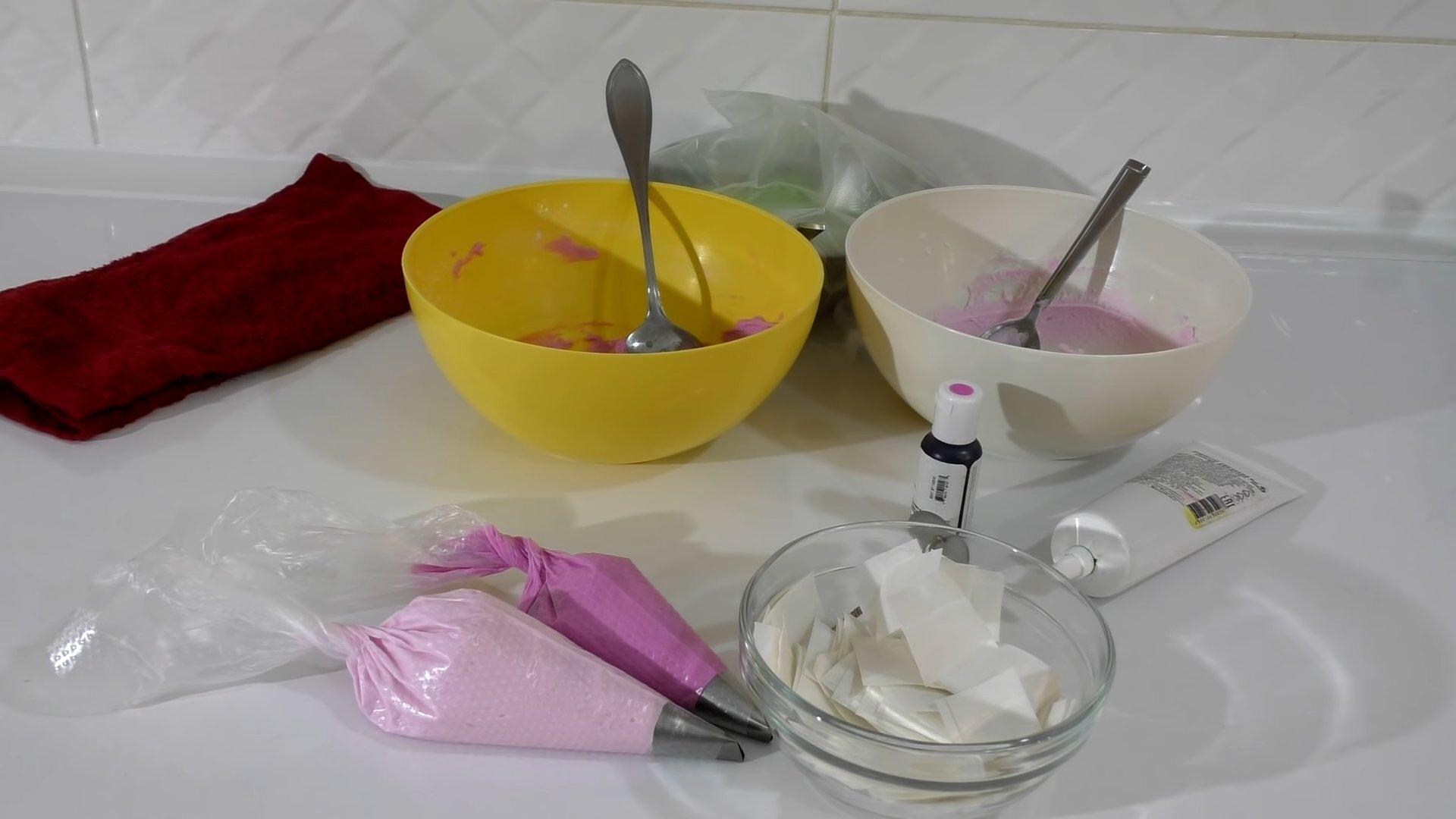 Ricetta - Fiori di glassa sul pan di zenzero - Fase 1