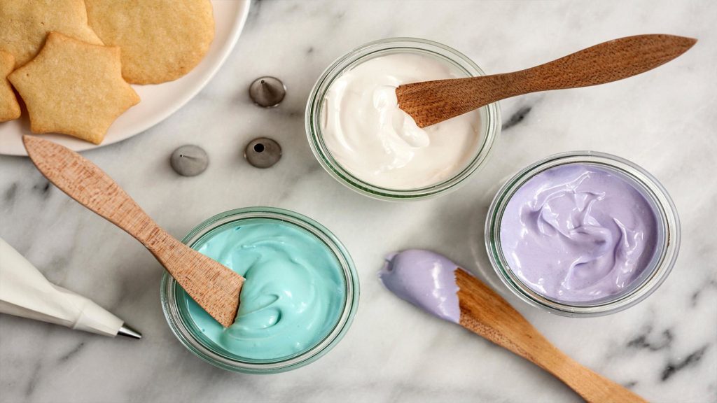 Bakit hindi tumigas ang icing sa gingerbread cookies? Hindi tama ang lapot. Larawan