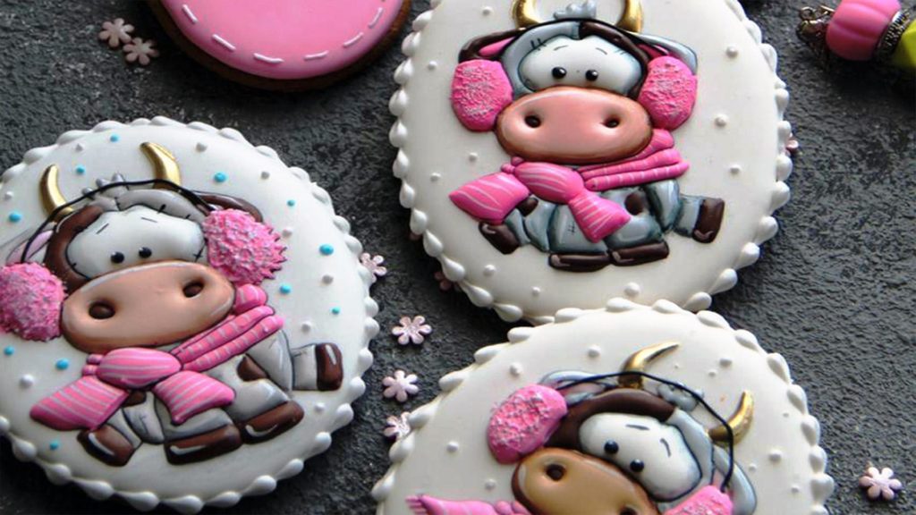 Bakit hindi tumigas ang icing sa gingerbread cookies? Masyadong makapal ang icing layer. Larawan